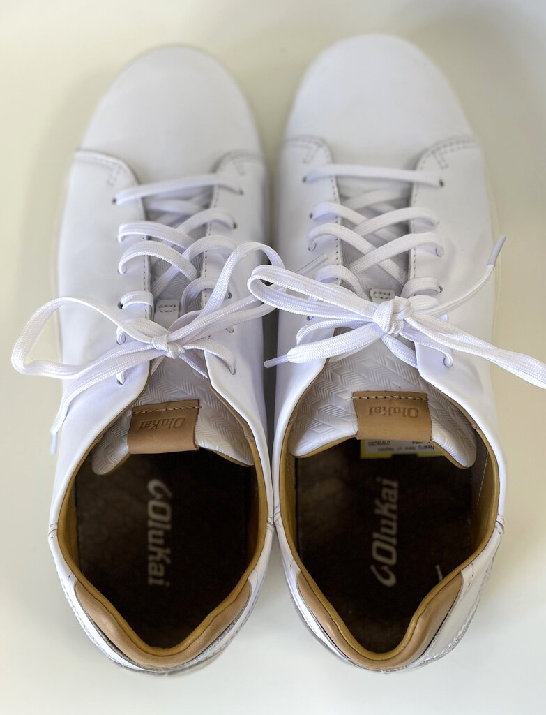 OLUKAI LEATHER SNEAKER SIZE 11