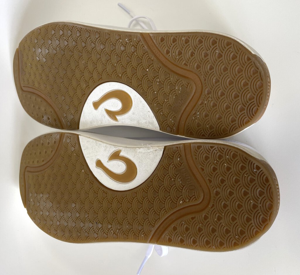 OLUKAI LEATHER SNEAKER SIZE 11