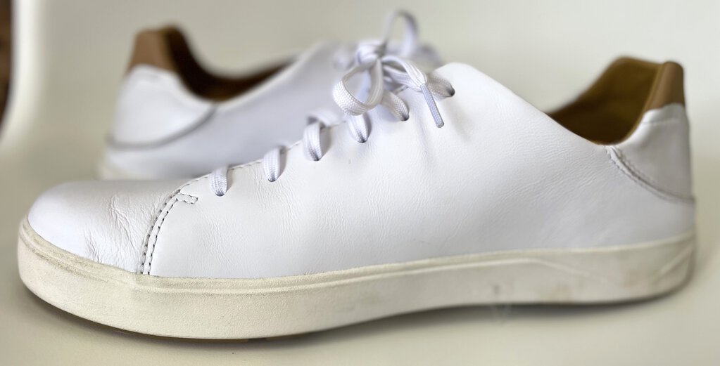 OLUKAI LEATHER SNEAKER SIZE 11