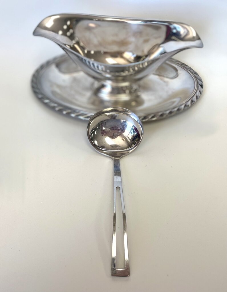 GRAVY BOAT AND SPOON