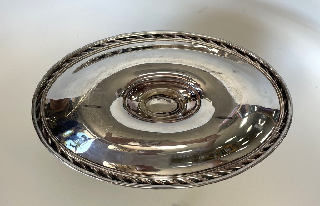 GRAVY BOAT AND SPOON