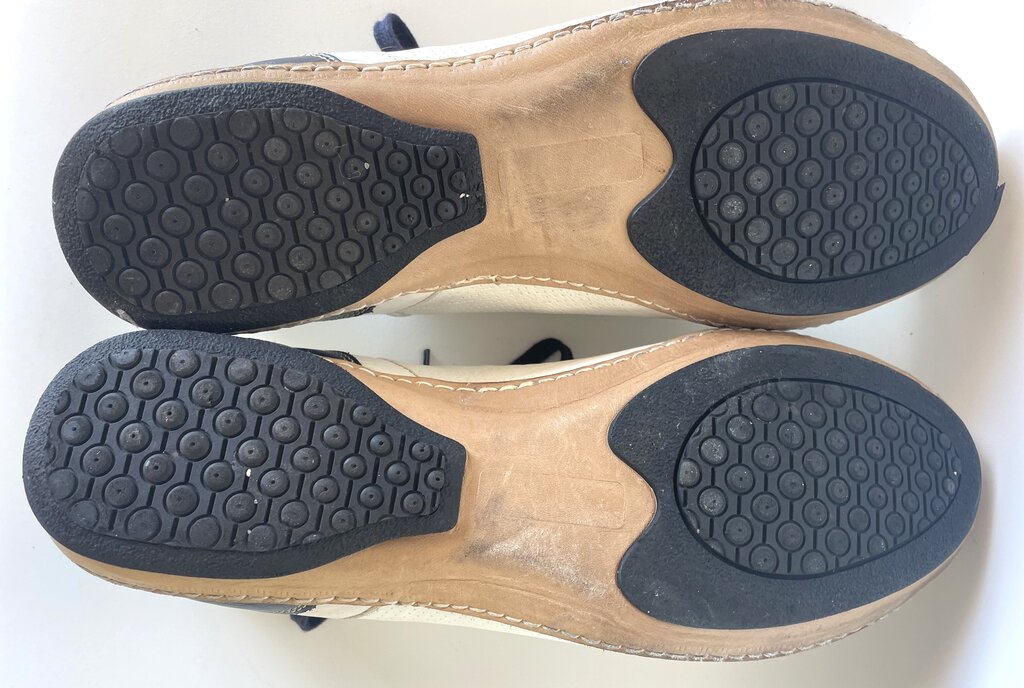 BACCO BUCCI LEATHER SNEAKER SIZE 10