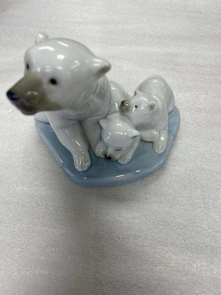 VINTAGE LLADRO POLAR BEAR FIGURE