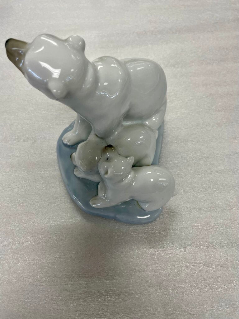 VINTAGE LLADRO POLAR BEAR FIGURE