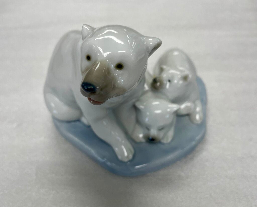 VINTAGE LLADRO POLAR BEAR FIGURE