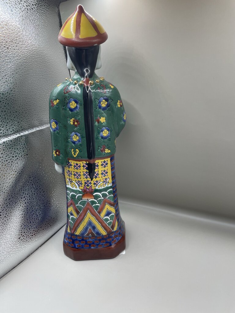 MCM CHINESE PORCELAIN FIGURE