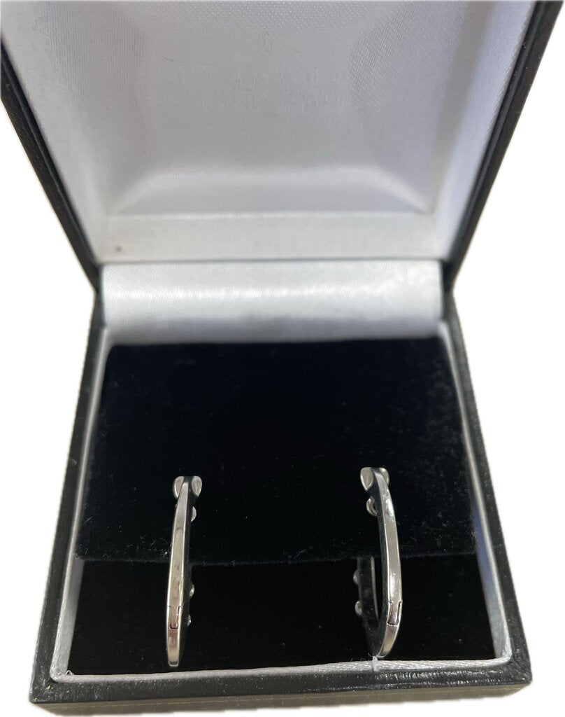 18KT WHITE GOLD DIAMOND EARRINGS