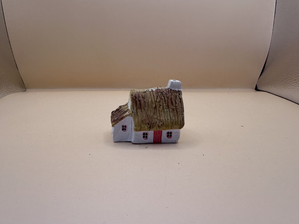 IRELAND CERAMIC COTTAGE