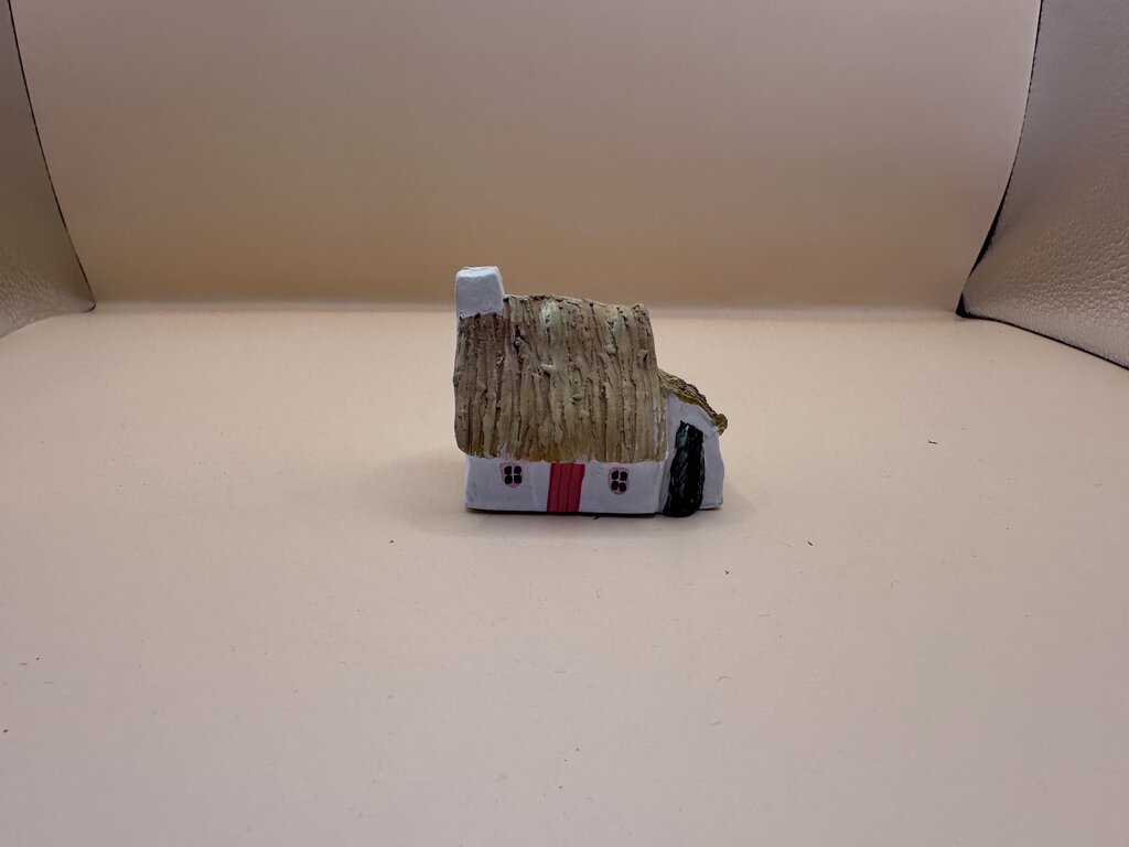 IRELAND CERAMIC COTTAGE