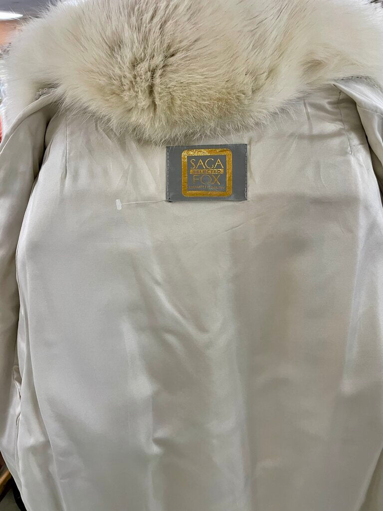 VINTAGE SAGA FOX FUR COAT SIZE MD WITH 100 PERCENT BEMBERG LINING WITH MATCHING HEADBAND