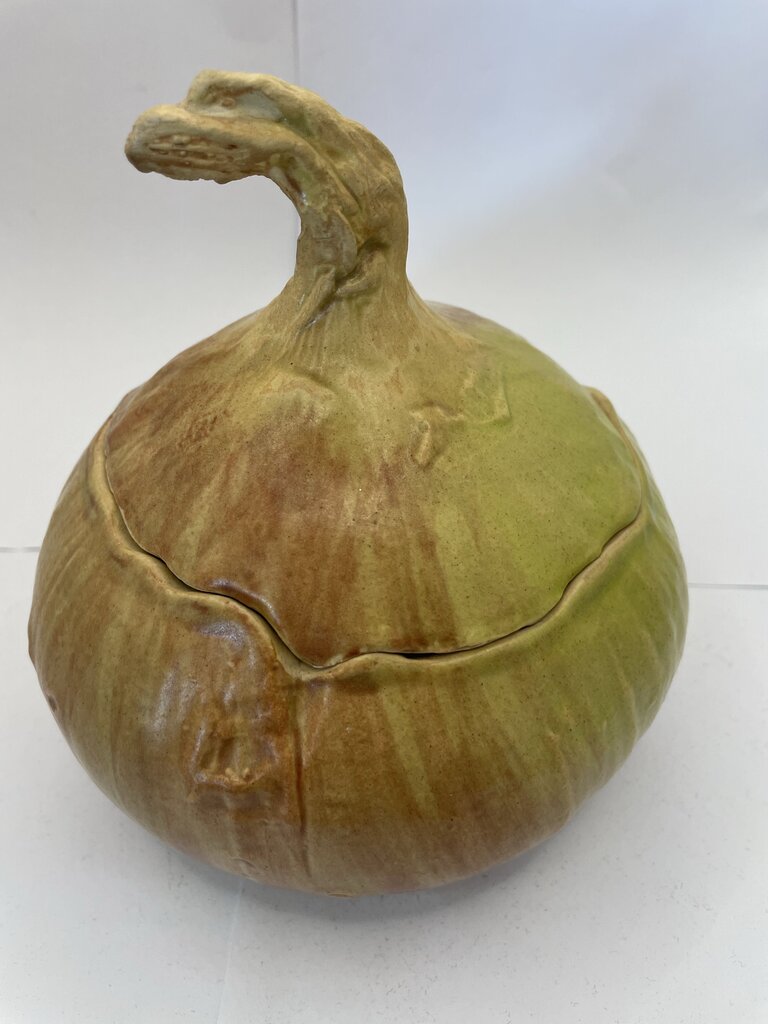 RARE 2000 PATRICIA GARRETT ONION TUREEN