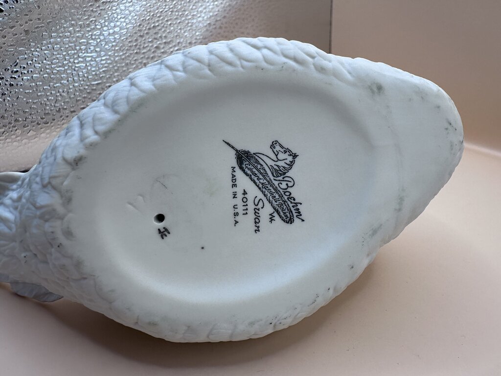 VINTAGE HELEN BOEHM PORCELAIN SWAN