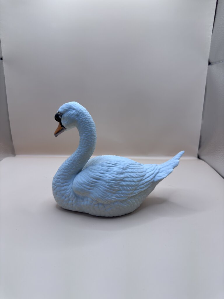 VINTAGE HELEN BOEHM PORCELAIN SWAN