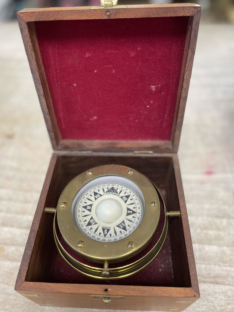VINTAGE MARITIME COMPASS