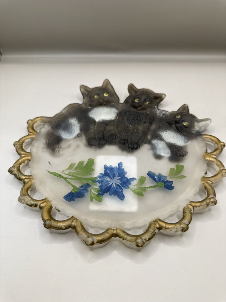 VINTAGE SATIN GLASS 3 KITTEN PLATE