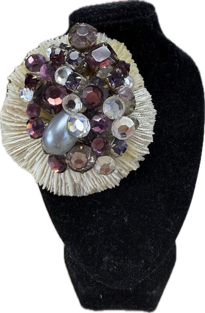 MUSHROOM CORAL BROOCH WITH RHINESTONES