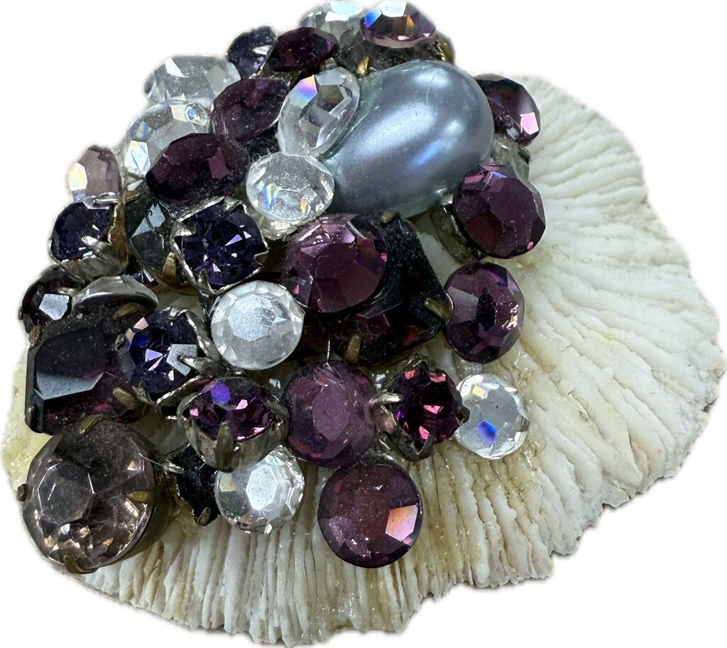 MUSHROOM CORAL BROOCH WITH RHINESTONES