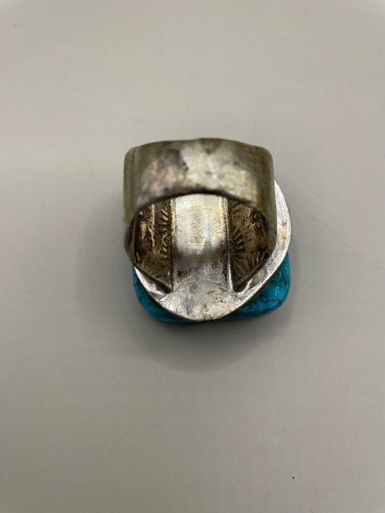 LARGE STERLING NATIVE AMERICAN TURQUOISE RING