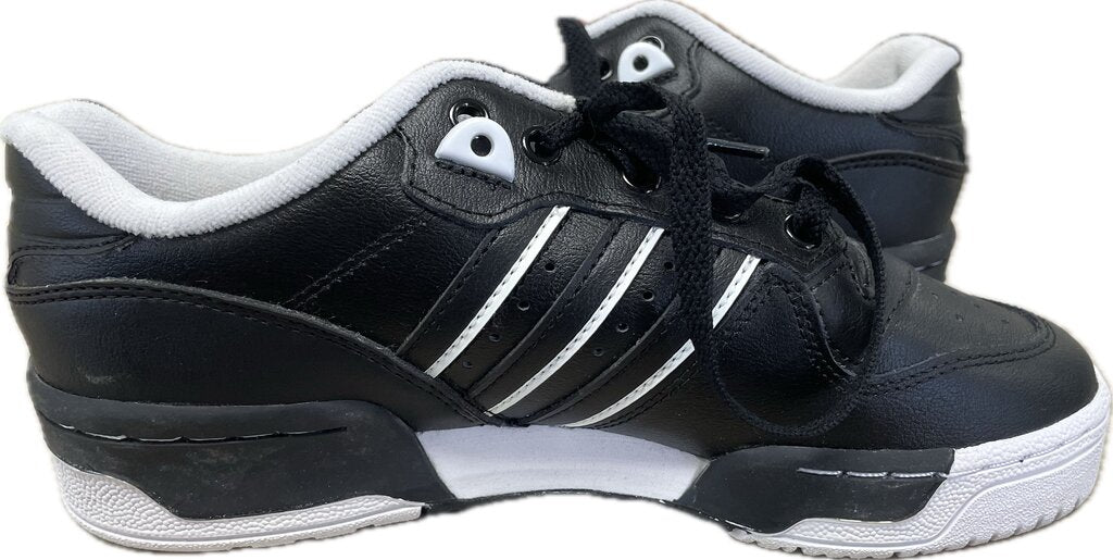 ADIDAS SNEAKER SIZE 5