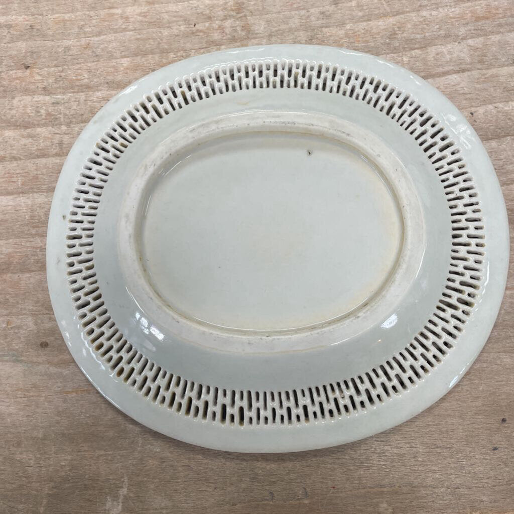 QIANLONG EXPORT PORCELAIN OVAL RETICULATED PLATE DATING BACK TO 1760S