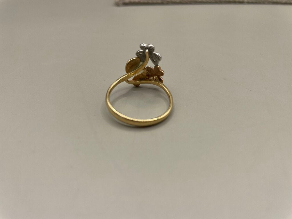 14KT GOLD TRI COLORED RING WITH DIAMONDS