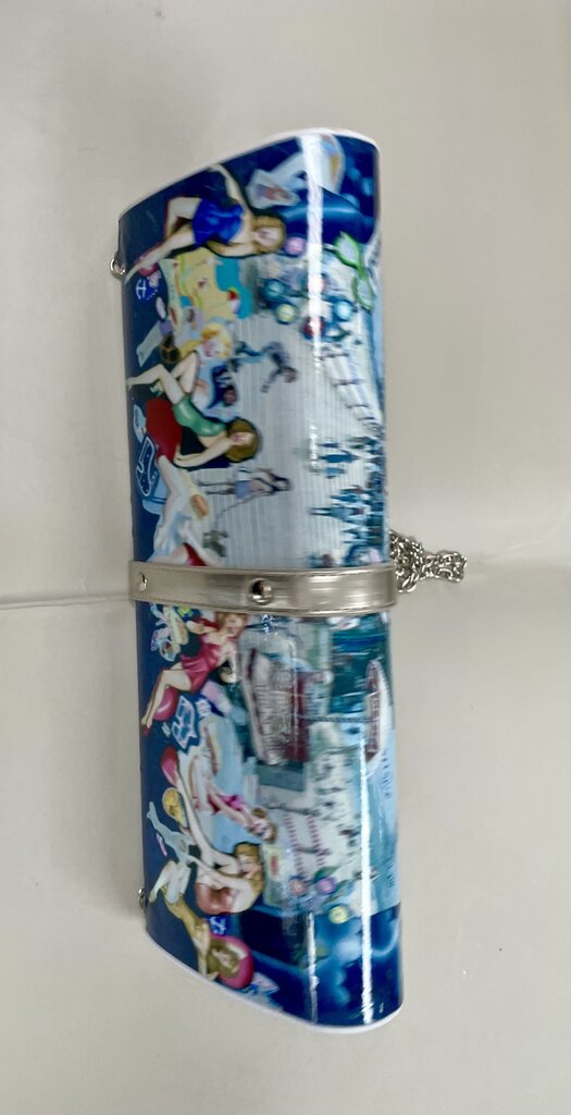 MAGAZINE CLUTCH WITH STRAP