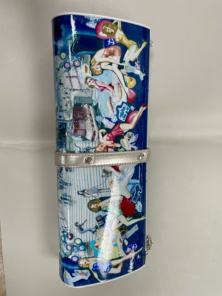 MAGAZINE CLUTCH WITH STRAP