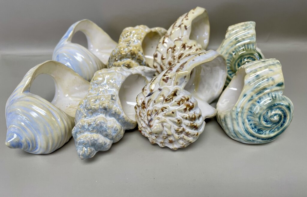 CERAMIC SEASHELL NAPKIN RINGS SET OF 8
