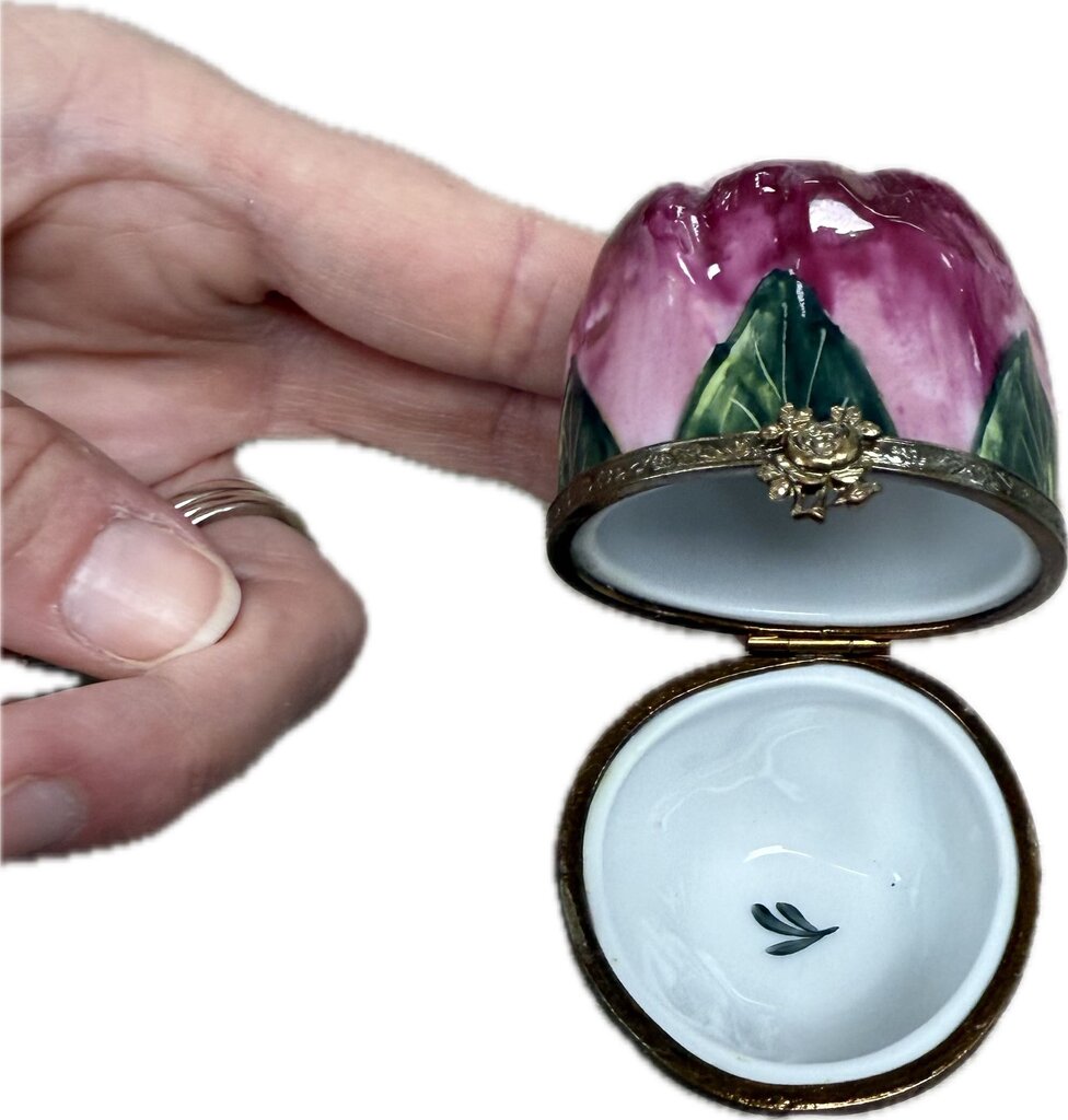 VINTAGE LIMOGES ROSEBUD PORCELAIN PILL BOX