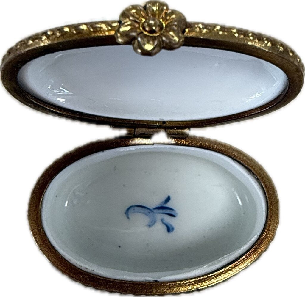 LIMOGES FLORAL PILL BOX