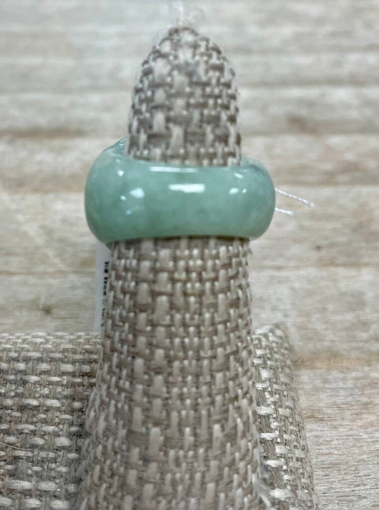 APPLE JADE FLOWER RING SIZE 6.5