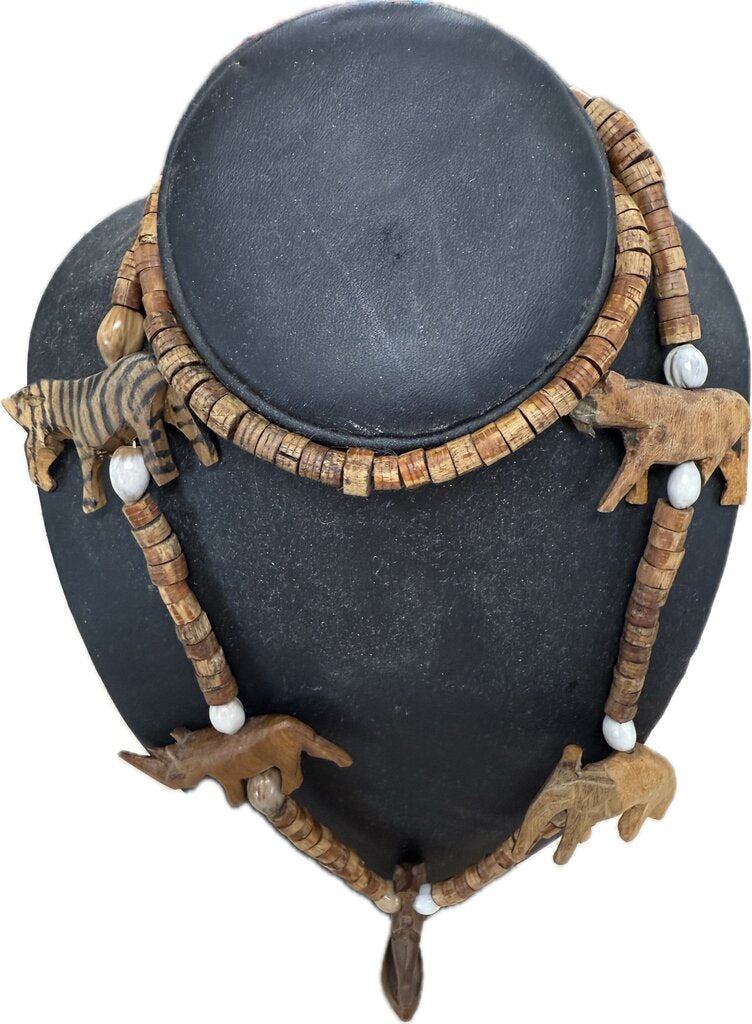 VINTAGE WOODEN AFRICIAN HAND CARVED ANIMALS NECKLACE