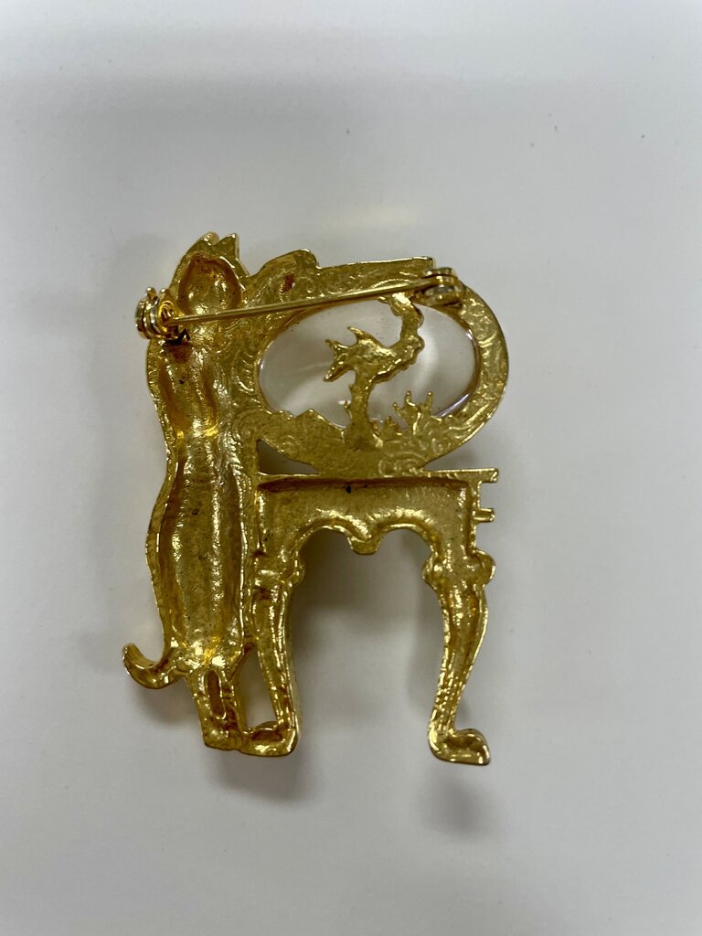 GOLD TONE CAT AND LUCITE BROOCH 2"