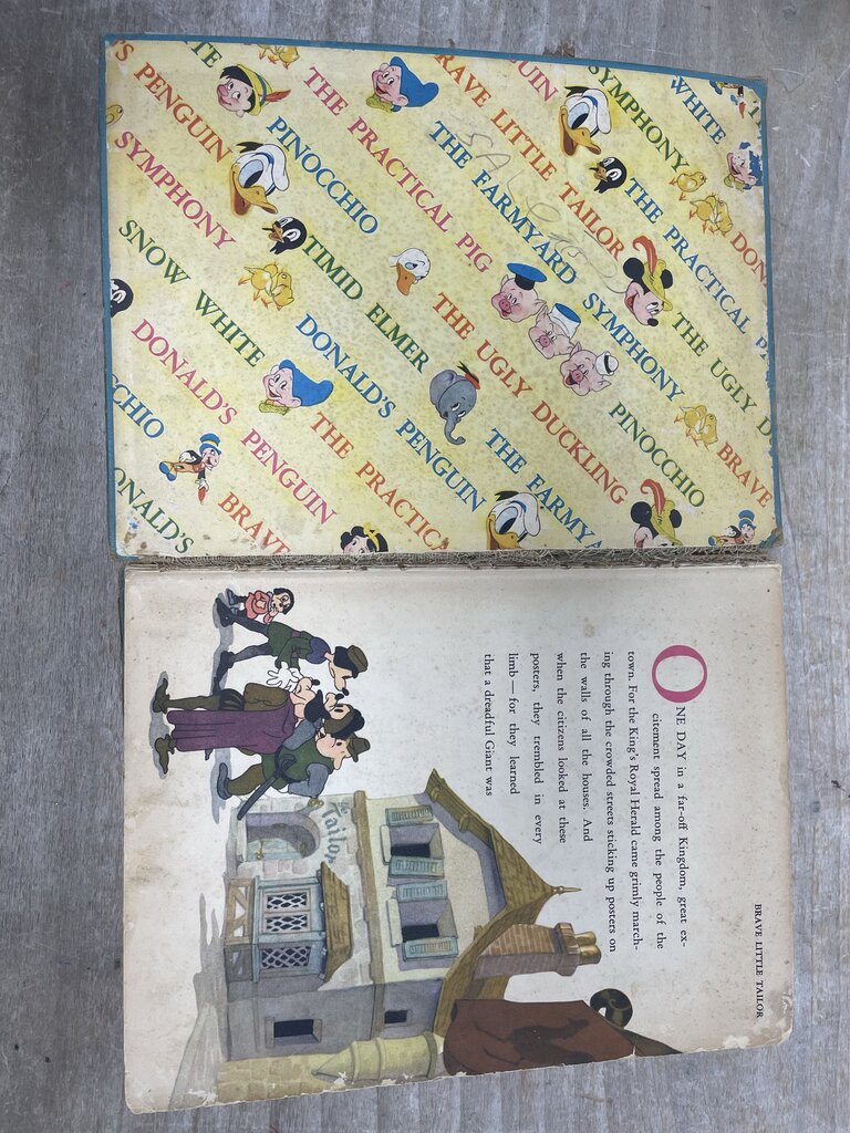 RARE 1940S VINTAGE THE WALT DISNEY PARADE BOOK
