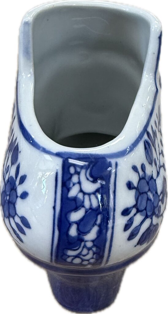 VICTORIAN PORCELAIN HIGH HEEL VASE