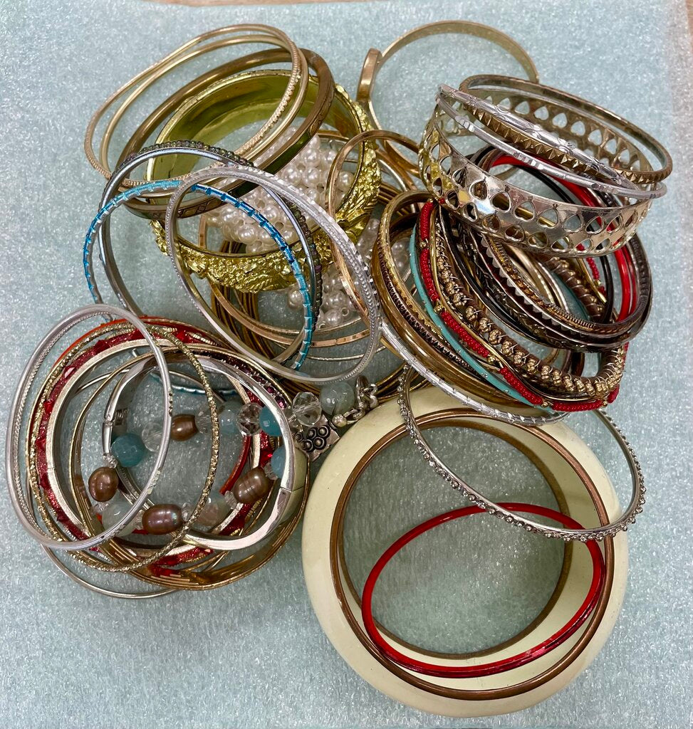 1 POUNDS OF WEARABLE BRACLETS