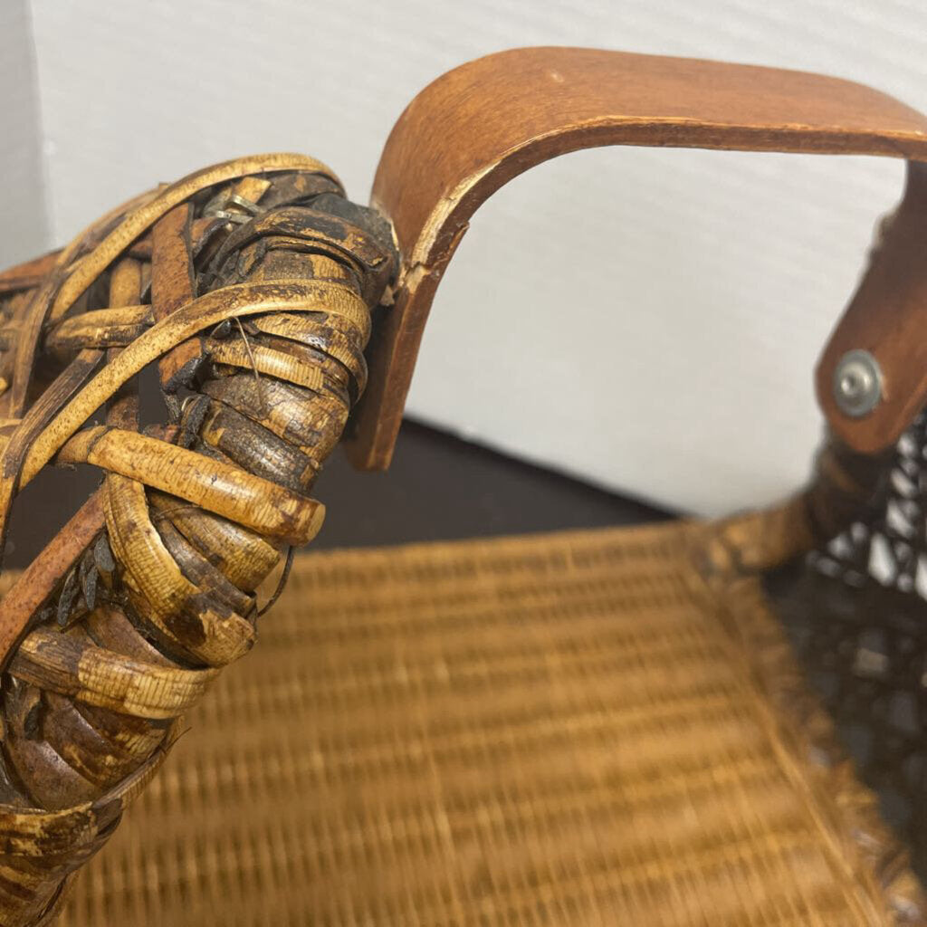 VINTAGE FRENCH COUNTRYSIDE WOVEN WICKER FLOWER BASKET