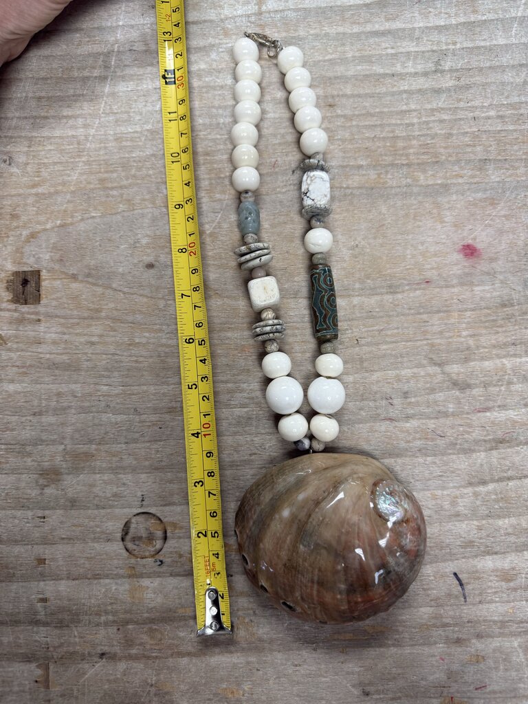ABALONE SHELL NECKLACE WITH SHELLS AND BEADS