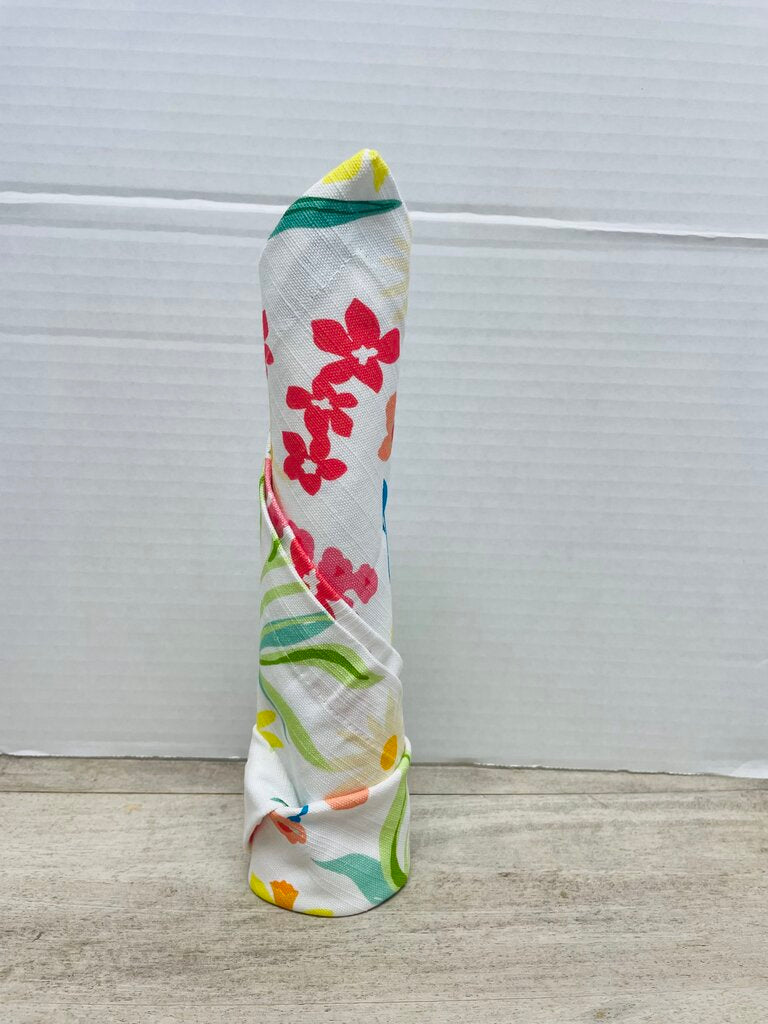NWT SUR LA TABLE FLORAL NAPKINS SET OF 4 20"x20"