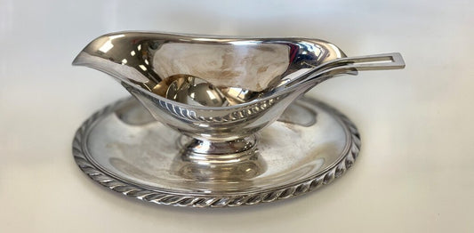 GRAVY BOAT AND SPOON