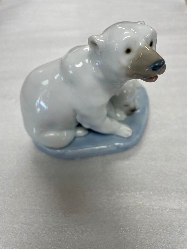 VINTAGE LLADRO POLAR BEAR FIGURE