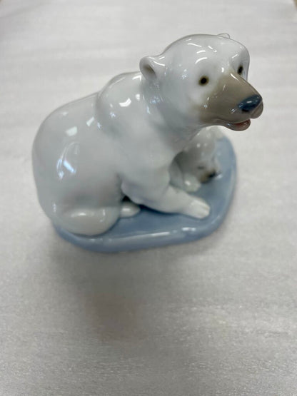 VINTAGE LLADRO POLAR BEAR FIGURE