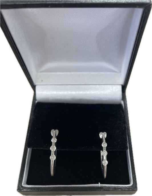 18KT WHITE GOLD DIAMOND EARRINGS