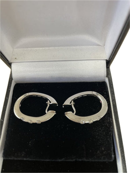 18KT WHITE GOLD DIAMOND EARRINGS