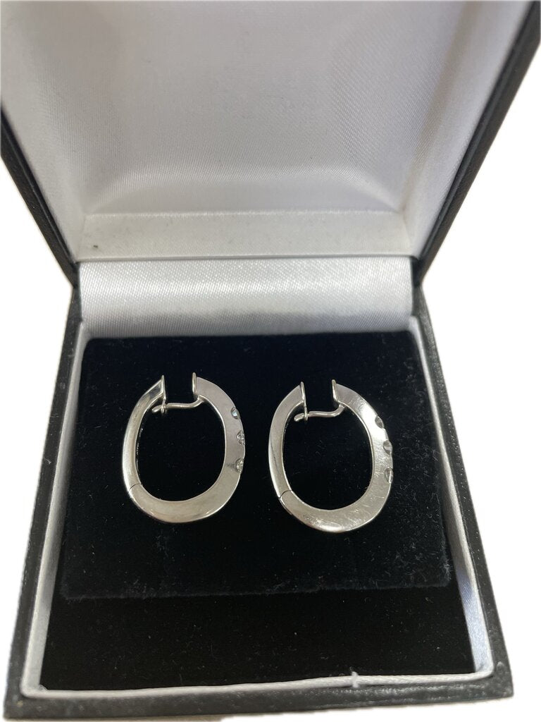18KT WHITE GOLD DIAMOND EARRINGS
