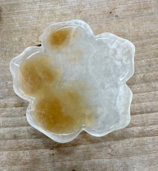STONE FLOWER SHAPPED DISH