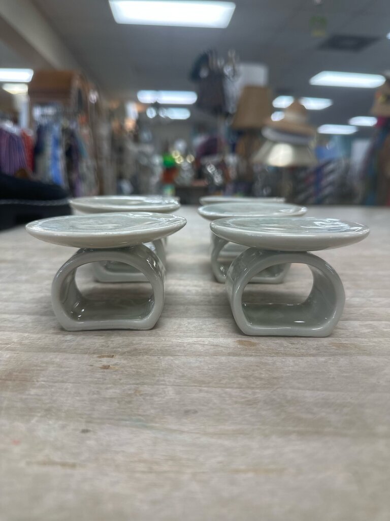 CRATE AND BARREL MEDALLION NAPKIN RINGS NWT SET OF 6