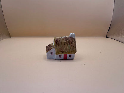 IRELAND CERAMIC COTTAGE