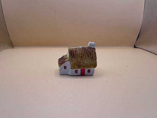 IRELAND CERAMIC COTTAGE