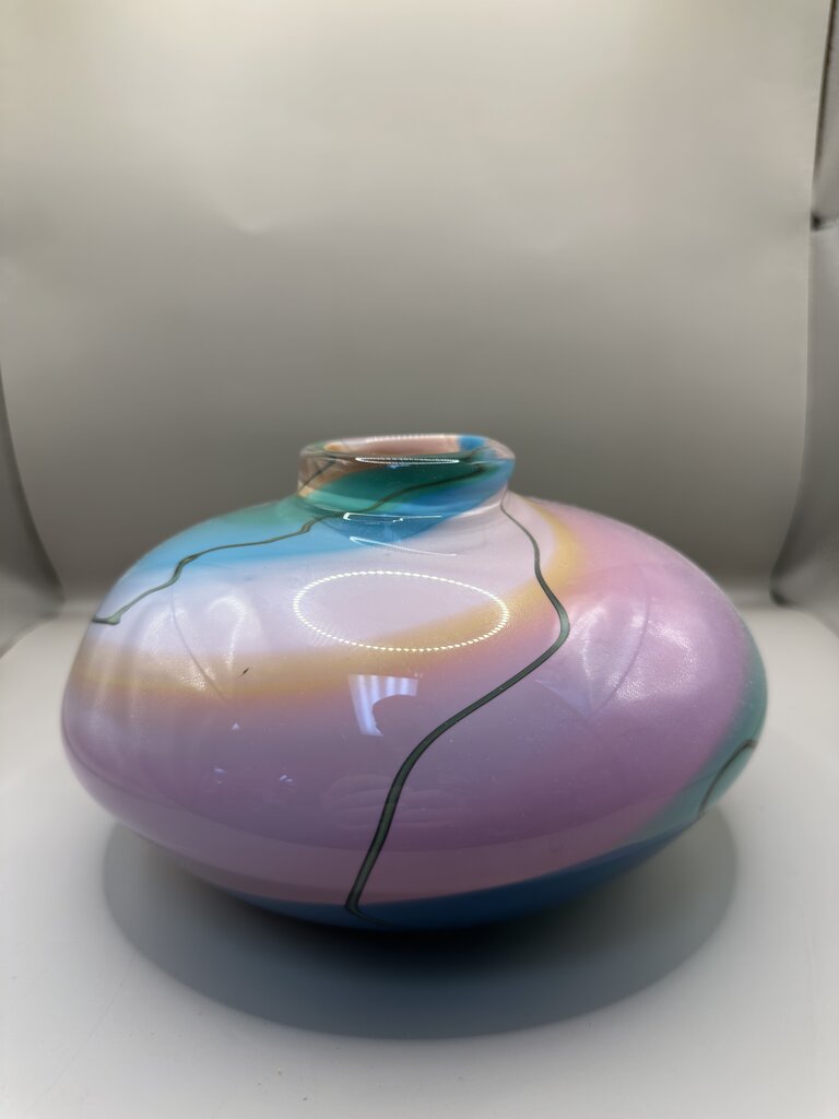 SIGNED BRUCE FREUND VASE